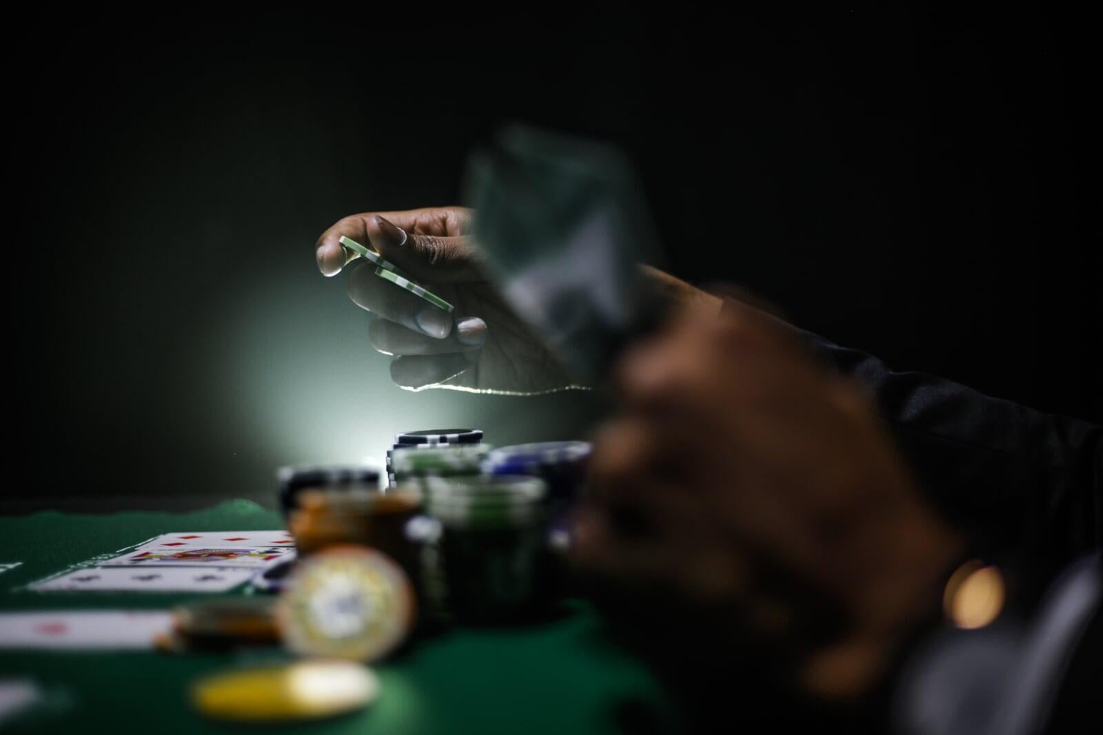 Conseil d'Etat 21 juin 2018, les gains du joueur de poker habituel sont soumis à limpôt sur le revenu (BNC)